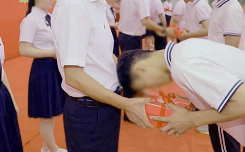 “十八歲成人禮儀式”活動方案(通用15篇)