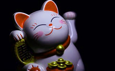 祝福發(fā)財?shù)挠哪渥雍霞?/></p><h2> 祝福發(fā)財?shù)挠哪渥?</h2><p> 1.有什么愿望想對未來的自己說呢,我先來,我想發(fā)財!</p><p> 2.不管鐵路公路,只管廣開財路;不管黃金白金,只管日進(jìn)斗金;不管元寶珍寶,只管招財進(jìn)寶;不管枝盛葉盛,只管財源茂盛!</p><p> 3.有個人正在到處打聽你,還說逮著絕繞不了你,在他武力威脅下我不得不供出你的消息,他現(xiàn)在找到你,你就認(rèn)命吧,躲不了的。哦,忘了告訴你,他叫財神!</p><p> 4.為了花錢,你愛上了賺錢。因為賺錢苦,你不敢花錢。朋友,知道你的難處,特來祝福朋友,生意興隆,事業(yè)有成,恭喜發(fā)財!</p><p> 5.盼望著,盼望著,開業(yè)的鞭炮響了,親朋的笑聲更亮了,心豁亮了,夢靠近了,無論走到何時何地,我都支持你,加油!祝愿開業(yè)大吉,生意興隆。</p><p> 6.有伙人到處打聽你,還說逮住你決不輕饒,他們一個叫財神,一個叫順心,領(lǐng)頭的叫幸福,你就別躲了認(rèn)命吧!</p><p> 7.財神讓我轉(zhuǎn)告你,要對人好,尤其要對發(fā)這條信息給你的人好,常讓此人開心,多多請此人吃飯并送厚禮,財神才會關(guān)照你。</p><p> 8.祝福你:官運、財運、桃花運,運運亨通;大財、小財、意外財,財源滾滾啊!</p><p> 9.松松肚皮,記得多塞一些美味佳肴回味;緊緊口袋,記得多裝一把金銀財寶回家;磨磨手掌,多贏一座金山銀山回家。</p><p> 10.祝你百事可樂萬事芬達(dá),心情雪碧,一周七喜,天天娃哈哈,天天掙大錢,天天發(fā)大財啊!</p><p> 11.迎新春,財神進(jìn)你家,快樂彌勒佛見你笑哈哈!喜氣!喜氣!不要傻站著還不快磕頭!說:爺好!</p><p> 12.江水并不知道,為什么流向海洋,我并不知道,為什么白花花的銀子,怎樣老是跑到你的腰包里。</p><p> 13.你這家伙不是人,財神老兒下凡塵。要金得金,要銀得銀。</p><p> 14.聽說你最近得了一座銀山,又開了一家金庫,金庫下面還有一座古墓,里面滿是金窟銀窟。老兄,等你哪天發(fā)的發(fā)了愁,別忘了請我們替你花錢解煩憂。</p><p> 15.上帝今日派了個使者告訴你一件好消息,但是他是個結(jié)巴,他說話的時候你別著急別生氣,他要告訴你:要要要發(fā)。</p><p> 16.發(fā)明非我能力所及,發(fā)飆非我常干之事,發(fā)笑非我想要的結(jié)果,發(fā)財非我祝福的根本目的,發(fā)樂才是我愿意看到的事。</p><p> 17.攥緊財神的手,美的口水直流,千萬挺住,不要顫抖;逮住發(fā)財?shù)穆罚瑯返耐倌裢拢f淡定,不要迷糊。發(fā)財日到,財寶冒泡,摟住多少算多少。我愛發(fā),發(fā)財日愿你事業(yè)愛情一路發(fā)個不停。</p><p> 18.財神送財?shù)侥慵遥_門進(jìn)財白花花,出門撞財滿手抓,投資理財頂呱呱,八方斂財發(fā)發(fā)發(fā),富豪排行你打榜,世界銀行你當(dāng)家!</p><p> 19.早發(fā)正財,晚發(fā)橫財,早晚發(fā)得不能動;日積小財,月累大財,日積月累財無窮;前有明財,后有暗財,前仆后繼財富通!</p><p> 20.送你好心情:甭管大海再多水,大山再多偉,蜘蛛再多腿,辣椒再辣嘴,總之你最美,數(shù)錢數(shù)到手發(fā)軟,快樂永不悔啊!</p><p> 21.搖錢樹,搖一搖,搖下滿地金財寶;招財貓,喵一喵,生活富裕更美好;聚寶盆,抱一抱,百元大鈔可勁冒;撲福豬,哼一哼,事業(yè)發(fā)達(dá)天天笑,正月初五財神日到,祝你快樂開心,財源廣進(jìn)!</p><p> 22.搖錢樹我來為你種下,愿金枝銀葉滿地撒;富貴吉祥符我來為你掛上,愿你財運亨通福滿堂。發(fā)財祝福我來為你呈上,祝你財源滾滾富裕家!</p><p> 23.新年到了,送你五千萬:千萬要快樂!千萬要健康!千萬要平安!千萬要知足!千萬不要忘記我!</p><p> 24.財神除夕到,獎金滿錢包;開春撞桃花,美女入懷抱;盛夏日炎炎,歐美任逍遙;金秋重陽節(jié),仕途步步高!</p><p> 25.當(dāng)您看見這信息時,幸運已降臨到你頭上,財神已進(jìn)了您家門,榮華富貴已離您不遠(yuǎn)。</p><p> 26.今年財神不送禮,發(fā)條短信傳給你。健康快樂長伴你,幸福美滿粘著你,還有我要告訴你,財神已經(jīng)盯上你!</p><p> 27.財神祝福你:冬去春來百花香,一條信息送四方,東方送你搖錢樹,南方送你永安康,西方送你好生意,北方送你錢滿箱。</p><p> 28.祝你正財偏財橫財,財源滾滾;親情友情私情,情情如意;官運財運桃花運,運運亨通。</p><p> 29.當(dāng)你看到這信息時,幸運已降臨到你頭上,財神已進(jìn)了你家門,榮華富貴已離你不遠(yuǎn)。</p><p> 30.財神說:只要我發(fā)短信給十個愚人就會發(fā)大財。我的天啊,可是我只認(rèn)識你一個啊!財神說:不要緊,你級別高,一個頂十個!</p><h2> 祝福發(fā)財?shù)挠哪渥?</h2><p> 1、新年恭祝你:大財.小財.意外財,財源滾滾;親情.友情.愛情,情情如意;官運.財運.桃花運,運運亨通;愛人.親人.友人,人人平安。</p><p> 2、正月初五財神日,東財神給你送來一箱箱的金銀財寶,西財神給你送來一沓沓的鈔票,南財神讓你天天財運罩,北財神讓你年年財氣高。財神日,恭喜發(fā)財!</p><p> 3、財神日,愿財神罩著你,真神佑著你,福神寵著你,喜神逗樂你,愛神勾引你,元神清醒你,灶神關(guān)懷你,土神厚待你,最后遞個眼神,說明我牽掛你!</p><p> 4、添丁人氣大爆發(fā),好運伴隨樂開花,快樂圍繞伸手抓,財源滾滾嘩啦啦,抱著鈔票運回家,今天祝福及時發(fā),財神福神進(jìn)你家。</p><p> 5、祝你喝水喝到薪水高;家中常種有錢花;開懷一笑得鈔票,瀟瀟灑灑樂逍遙。都說你我最想好,所以信息準(zhǔn)時到,互相問候大家好。</p><p> 6、祝你正財偏財橫財,財源滾滾;親情友情私情,情情如意;官運財運桃花運,運運亨通。</p><p> 7、正月初五鞭炮響,財神千里來關(guān)照,遠(yuǎn)道而來發(fā)金條,鈔票多的滿天飄,磚石閃閃把你照,一路歡歌一路笑,美的你心里直冒泡!</p><p> 8、壯壯膽向快樂出發(fā),財富發(fā)個沒完沒了;提提神向如意進(jìn)發(fā),財運發(fā)個沒大沒小;漲漲勁向幸福突發(fā),財源發(fā)個沒多沒少,28我愛發(fā),發(fā)財日愿你,人生路上處處發(fā)不停!</p><p> 9、祝福短信發(fā):學(xué)生滿腹經(jīng)綸學(xué)業(yè)“8”,工作順心如意事業(yè)“8”,生意日進(jìn)斗金財源“8”,要理祝愿朋友你,一切發(fā)發(fā)發(fā)發(fā)發(fā)!</p><p> 10、新年恭喜你,發(fā)個信息祝福你,成功的事業(yè)屬于你,開心笑容常伴你,健康長壽想著你,最后還要通知你,財神爺爺也要拜訪你哦!</p><p> 11、處廟堂之高,你要發(fā);居江湖之遠(yuǎn),你要發(fā);是進(jìn)也發(fā),退也發(fā),先天下之發(fā)而發(fā),你不得不發(fā)!528我愛發(fā),發(fā)財日,愿你發(fā)財掙大錢,愿你發(fā)達(dá)福綿綿!</p><p> 12、事業(yè)宏展蒸蒸日上旺,生意興隆八面財寶納。出門吉利四面喜報傳。產(chǎn)品產(chǎn)量不斷往上翻。818發(fā)一發(fā),愿你:一生財源滾滾來,幸福生活無限美。</p><p> 13、我要發(fā),送你棵搖錢樹,愿你經(jīng)過“錢”思后想,痛改“錢”非,吸取“錢”車之鑒,創(chuàng)造一番“錢”無古人的事業(yè),從此“錢”呼后擁,前途一片光明!</p><p> 14、我愛發(fā),發(fā)財日,如果你已經(jīng)發(fā)達(dá)了,我祝你“錦上添花”發(fā)發(fā)發(fā);如果你急需發(fā)財,我祝你“雪中送炭”發(fā)發(fā)發(fā);總之,祝福你天天發(fā),時時發(fā),處處發(fā),樂哈哈!</p><p> 15、地上鮮花燦爛,天空彩旗沸騰。火紅的事業(yè)財源廣進(jìn),溫馨的祝愿繁榮昌隆,真誠的祝福帶動著跳躍的音符,為您帶去春的生機(jī),祝您生意興隆!萬事如意!</p><p> 16、新年到,為你送上一桌年夜飯,祝你年年歲歲都平安!一盤金玉滿堂,愿你財運多多,福氣滿滿,一盤四季發(fā)財,愿你財源滾滾,事業(yè)步步高。</p><p> 17、小年到來拜年早,鞭炮噼啪人歡笑,短信滴滴祝福叫,溫馨問候來滋擾,愿你快樂健康保,生意興隆財運照,天天開心無煩惱,好運福運吉祥繞,萬事如意憂愁消,來年生活步步高!</p><p> 18、掛燈籠,敲鼓鑼,展業(yè)大吉,生意紅火。開大門,迎紫氣,金銀財寶,萬事如意。好朋友,送祝福,生意興隆,大吉大利。一條短信發(fā)過來,一帆風(fēng)順發(fā)大財。</p><p> 19、會做夢的人,經(jīng)常有機(jī)會與夢接近;會做發(fā)財夢的人,經(jīng)常有機(jī)會與財運接近。518我要發(fā)日,愿你的發(fā)財夢夢想成真,愿你快樂享受發(fā)財?shù)臉啡ぁ?/p><p> 20、雖然不常見,可沒忘記你;每個日子里,衷心祝福你:上帝保佑你!菩薩愛護(hù)你!財神抱住你!愛神射住你!愿你要云得云,要雨得雨,開心如意,黃金遍地!</p><h2> 祝福發(fā)財?shù)挠哪渥?</h2><p> 一、開張大吉,大順大利,財源廣進(jìn),恭喜發(fā)財!祝你大吉大利,生意大發(fā),大刀闊斧,大財不斷,大發(fā)猛發(fā),賺錢賺到不想賺,數(shù)錢數(shù)到拿稱稱。</p><p> 二、新店開業(yè),恭喜恭喜。祝你發(fā)財,生意一本萬利。能力超群,煉就三頭六臂。廣交朋友,遍及五湖四海。久經(jīng)考驗,不變百折不撓。事業(yè)成功,延續(xù)千秋萬代。</p><p> 三、成功開店,成功開張,開始幸福,開始瘋狂,悉心營業(yè),奔向成功,努力成長,奔向夢想,精細(xì)料理,全心梳理,財源廣進(jìn),好遠(yuǎn)侵襲,日子幸福,天天喜氣。</p><p> 四、美好人生從開業(yè)開始,事業(yè)輝煌從開店開始,生意紅火從開張開始,開店吉祥從祝福開始;朋友,祝你開張亨通享大吉,財源滾滾四方聚!</p><p> 五、準(zhǔn)備許久,開店了,開始奮斗,安排很久,開張了,開始經(jīng)營,努力很久,開始了,開始用心,喜慶彌漫,好運了,開始輝煌,愿你開店開始行好遠(yuǎn),經(jīng)營精細(xì)更輝煌。</p><p> 六、開業(yè)吉,賀發(fā)財,日斗金,金滿倉,財源廣,通四方,財源茂,達(dá)三江,財運順,生意火,財運亨,業(yè)興旺。在你開張大喜之日,祝你生意紅紅火火,財運順順當(dāng)當(dāng)。</p><p> 七、開業(yè)吉,真歡喜;鞭炮聲,云霄沖;鮮花擺,祝福在;財廣進(jìn),富貴臨;佳績創(chuàng),事業(yè)紅;賀詞送,情意濃。開張之日,祝福送上,祝開業(yè)大吉,事業(yè)紅火。</p><p> 八、勤勞智慧釀成功之酒,科技信息開幸福之花。在這個喜慶的開業(yè)的日子,祝福你的事業(yè)像芝麻開花節(jié)節(jié)高,生意像秋天的楓葉遍地紅。</p><p> 九、愿你活出精神,開始一個事業(yè),心中多了一份牽掛,愿你活出責(zé)任,多了一份財路,夢想多了一個方向,愿你活出坦蕩。</p><p> 十、不能給你帶生意,送點祝福添喜氣,不能給你送財運,送點吉祥添熱情,不能給你送幸福,送點問候添溫情,不能給你加祥瑞,送點好運伴你行,用朋友的心,伴你生意興隆。</p><p> 十一、在開業(yè)的今天,祝賀的話語都斟滿酒杯,溢出來了,醉了前程什錦。開好店,誠待天下客;勤動腦,和賺四海財!</p><p> 十二、今日喜事鄰門,開業(yè)恭祝好運。鞭炮聲聲震耳,祝福多多送上。愿你生意紅紅火火,日子甜甜蜜蜜,結(jié)交四方友人,財運滾滾降臨。祝開業(yè)大吉大利,事事順心如意。</p><p> 十三、守護(hù)希望開了點,把握方向來經(jīng)營,注意禮貌來溝通,堅持奮斗來成長,掌握消息等機(jī)會,學(xué)習(xí)經(jīng)驗少折曲,微笑在臉多賓客,幸福在心多開懷,愿你開店大吉,生意紅火。</p><p> 十四、爆竹一聲響,開張開業(yè)開鴻運;禮花空中放,迎富迎貴迎吉祥。值此新店開張之際,本人虔誠為你祈福,祝你萬事順意,生意紅火,財源滾滾好運來。</p><p> 十五、開張之日,我特抒心跡,為你上表天地,下達(dá)萬民,祝你:樹雄心創(chuàng)偉業(yè)財富滿倉,立壯志寫春秋日月流金,橫批:送福必發(fā)!收到者必財源滾滾猶如黃河之水,一發(fā)不可收拾,請笑納!</p><p> 十六、猴年新氣象,新的一年里開始嶄新人生,嶄新面貌,突破自我讓我們在新的起跑線上再次遠(yuǎn)航,新年到來,別忘了存下公司祝福語,逢年過節(jié)給為你的公司與客戶們送上你最真摯的祝福哦!</p><p> 十七、交好運,迎新光,店面開張,紅火日,幸福時,財氣奔來,生意好,財運好,日子漸好,夢想近,成功望,未來幸福展望,打開獨立經(jīng)營夢,開始奮斗拼搏情,愿你萬事順暢。</p><p> 十八、過去的輝煌不容忘記,美好的明天需要奮斗,新的一年已經(jīng)到來,在激烈的市場競爭環(huán)境中,我們依然面臨很多的挑戰(zhàn)。愿同志們再接再厲,努力向前,再創(chuàng)新的輝煌。</p><p> 十九、高山上的人總比平原上的人先看到日出。您高瞻遠(yuǎn)矚,您的事業(yè)必然前景輝煌。祝您鵬程萬里!</p><p> 二十、送你一個吉祥水果籃,低層裝一帆風(fēng)順;中間呈放財源滾滾;四周堆滿富貴吉祥;上面鋪著成功加永遠(yuǎn)快樂!祝賀開業(yè)大吉!</p><p> 二十一、恭賀新店開張,送上我的祝賀,送你一個招財貓,愿你財源廣進(jìn),送你一棵發(fā)財樹,愿你財源茂盛,送你一尊大財神,保佑你財源滾滾。</p><p> 二十二、幽香拂面,紫氣兆祥,慶開業(yè)典禮,祝生意如春濃,財源似水來!</p><p> 二十三、新店開張,祝你:生意興隆通四海,財源茂盛達(dá)三江。日進(jìn)斗金財神鬧,事業(yè)輝煌捷報傳。富貴吉祥不盡數(shù),福星高照永燦爛。新店開業(yè)賀詞。</p><p> 二十四、在你開店的大喜日子,送來朋友真情祝福,愿你聰明加智慧,經(jīng)營有條理,和氣加微笑,生財有門道,善良加認(rèn)真,事事能順心,堅持加努力,成功在平時,祝你開店吉祥,萬事如意。</p><p> 二十五、發(fā)著邀請的帖子,粘著紅紅的對子,點著發(fā)財?shù)呐谧樱嘀拥那樱傊瘘S的財子,掛著發(fā)光的福子,想著未來的路子,掙著沉甸的銀子,鬧著開業(yè)的日子,愿您過上紅火的日子,祝您賺上不斷的票子!</p><p> 二十六、開張大吉,收到者,福氣自天而降,人氣自地而升,財氣自東而來,喜氣自西而至,運氣自南而到,旺氣自北而襲,瑞氣由心而生,祥氣由我而發(fā)!祝你凌云豪氣,珠光寶氣,興旺盛氣!</p><p> 二十七、大好前程起步于開業(yè),財富積累肇始于開張,自主創(chuàng)業(yè)就是要開店經(jīng)商。新的生活即將開始,新的希望在向你招手。祝你開張大吉;開業(yè)順利;開店人氣旺,生意旺,財運更旺。</p><p> 二十八、開張日,選得好,吉吉祥祥有福相;開張時,放鞭炮,蹦蹦跳跳賺錢爽;開張燈,很明亮,坎坎坷坷路照亮;開張曲,已奏響,幸幸福福歌唱響;開張好,開張鬧,鬧的日子紅火了,鬧的生意興隆了,祝您萬事大吉!財源廣進(jìn)!</p><p> 二十九、開店大喜,六六六,順風(fēng)順?biāo)白撸婚_業(yè)大吉,八八八,恒發(fā)隆發(fā)發(fā)發(fā)發(fā);開張大樂,九九九,好運財運到永久。祝你生意興隆!</p><p> 三十、鮮花含苞欲放,事業(yè)蒸蒸日上,禮炮隆隆聲響,財源久久長長,鑼鼓喧鬧震天,福星高照財茂,親朋好友祝賀,生意興隆財旺。祝你開業(yè)大吉,財源廣進(jìn)。</p><p> 三十一、今日你店開張,我祝你財源滾滾,猶如滔滔江水連綿不絕,祝你財運亨通,猶如黃河泛濫,一發(fā)不可收拾。若要你的.財源滾滾,財運亨通加上一個期限,我希望是一萬年。</p><p> 三十二、開張之日,吉祥來到,鞭炮鳴響,煙氣騰空,事業(yè)騰飛,蒸蒸日上;紅毯鋪地,引來人氣,高朋豪客,富貴盈門,財源滾滾;花籃迎賓,迎來財氣,迎來福運,祝你開張?zhí)砑獞c,祥云瑞氣繞前程。</p><p> 三十三、小天地,有作為,大文章,有業(yè)創(chuàng);有志人,路鵬程,肯吃苦,會擇業(yè);有為人,路無限,能求實,敢創(chuàng)業(yè);您有志,亦有為,愿您開業(yè)大吉大利紅紅火火!祝您事業(yè)蒸蒸日上順順利利!</p><p> 三十四、祝你開店得寶,喜氣似寶,天天有寶,生意興隆,財氣興盛,機(jī)遇興旺,員工勤勞,客人勤來,工作勤精,和氣生財,微笑來財,熱情生財。愿你開店有好運,生活添幸福。</p><p> 三十五、慶祝你開店的大好日子,愿你發(fā)財在天天,收獲在時時,收獲在刻刻,開心在分分,幸運在妙妙,興旺在年年,成功在歲歲,圓夢在眼前。</p><p> 三十六、祝你生意好,萬事無煩惱;祝你財源廣,賓客趕不跑;祝你口碑妙,日夜進(jìn)鈔票;祝你心里美,造福全人類!祝生意興隆,開業(yè)大吉!</p><p> 三十七、高山上的人總能最先看到新一年的日出,有了您的高瞻遠(yuǎn)矚,您的事業(yè)必然前景輝煌。祝您鵬程萬里!</p><p> 三十八、用盡我的所有努力,絞盡我的所有腦力,經(jīng)過我的千思萬想,獻(xiàn)你我的一片心意:好比洛陽紙貴,勝似千金一擲,祝君開業(yè)興隆,開創(chuàng)千秋大業(yè)。</p><p> 三十九、送你一副對聯(lián),上聯(lián):開業(yè)大吉齊聚四方朋友,下聯(lián):宏圖大展廣積八面財源。橫批:財源廣進(jìn)。愿你生意興隆通四海,財源廣進(jìn)達(dá)三江,事業(yè)發(fā)展蒸蒸日上。</p><p> 四十、展開一段征程,開始一段旅行,開店開出光明,人生從此不同,喜慶伴著喜氣,熱鬧帶來熱情,生意興隆風(fēng)行,財源廣進(jìn)功成,愿你開店有吉祥,生意多興旺。</p><p> 四十一、喜聞你店開業(yè),特向財神請求,賜你財源滾滾,特向天神祈求,送你財源不斷,特向神靈懇求,助你財運亨通,特來向你賀喜,愿生意興隆,開業(yè)大吉。</p><p> 四十二、送你一個吉祥水果籃,低層裝一帆風(fēng)順;中間呈放財源滾滾;四周堆滿富貴吉祥;上面鋪著成功加永遠(yuǎn)快樂!祝開業(yè)大吉!</p><p> 四十三、朋友,看你一臉福相,我就知道你是做生意的好材料:一雙明目,照亮“錢”途和未來;一張笑臉,喜迎八方客人來;一只玉手,巧似福貓招財快!呵呵,朋友,祝你開業(yè)大吉哦!</p><p> 四十四、鞭炮聲聲響,開張真吉祥:一響生意紅紅火火,二響顧客濟(jì)滿廳堂,三響財源滾滾而來,四響好運四通八達(dá)。</p><p> 四十五、開業(yè)之際送上我誠摯祝賀,情深意重,祝你在未來的歲月,事業(yè)蒸蒸日上,財源廣進(jìn)!</p><p> 四十六、吉祥如意罩著,招財進(jìn)寶護(hù)著,財神爺看著,各路神仙把場捧著,小樣不發(fā)才怪,恭祝財源滾滾達(dá)三江,生意興隆通四海,開業(yè)大吉!</p><p> 四十七、恭賀開張,致此幾句箴言寥表心意。喜氣洋洋,運氣亨通,和氣做事,人氣高漲,顧客為上,錢途無量,踏實肯干,蒸蒸日上。</p><p> 四十八、開店大喜,六六六,順風(fēng)順?biāo)白撸婚_業(yè)大吉,八八八,恒發(fā)隆發(fā)發(fā)發(fā)發(fā);開張大樂,九九九,好運財運到永久。祝福你生意興隆,財源茂盛,人氣旺旺,財富旺旺。</p><p> 四十九、新店開業(yè),特送生意經(jīng):和氣多一點,財源大一點,服務(wù)好一點,生意興隆點,待客和善點,財路更寬點。另送祝福:開業(yè)大吉。</p><p> 五十、新店開業(yè)祝你生意興隆通四海,海闊天空任你飛,飛向云霄,一展凌云壯志。財源茂盛達(dá)三江,江深水遠(yuǎn)憑你游,游到龍宮,再現(xiàn)王者風(fēng)采!</p><p> 五十一、祝福到,喜事來,開張大吉,財氣滾滾涌來;祝福到,情義到,龍騰虎躍,財源源源不斷。兄弟獻(xiàn)上一句,開張大吉!</p><p> 五十二、貴店今日開張,送上一副對聯(lián)表達(dá)我的祝賀,上聯(lián):展望老板事業(yè)火火富貴長;下聯(lián):預(yù)祝貴店財源滾滾生意旺;橫批:勢不可擋!</p><p> 五十三、三江顧客盈門至,百貨稱心滿街春。財如曉日騰云起,利似春潮帶雨來。五湖寄跡陶公業(yè),四海交游晏子風(fēng)。祝您財源通四海,生意暢三春。</p><p> 五十四、開店送祝福,問候添溫度,熱情來相伴,生意莫冷淡,生財在天天,經(jīng)營有理念,傳統(tǒng)加現(xiàn)代,成就在年年,方法加訣竅,生財有門道,天天行好運,事事皆順心。</p><p> 五十五、有志向,就擇業(yè);有勇氣,就創(chuàng)業(yè);有責(zé)任,就立業(yè);有激情,就弘業(yè);有能力,就開業(yè);在您開業(yè)之際,愿您開業(yè)順順利利,祝您事業(yè)興興旺旺。</p><p> 五十六、開業(yè)鞭炮震天響,四方賓客蜂擁至,齊天鴻運祝福您,日進(jìn)斗金創(chuàng)佳績!祝您開業(yè)大吉,大吉大利,財源廣進(jìn)!</p><p> 五十七、元旦到,喜事來,開張大吉,財氣滾滾涌來;祝福到,情義到,龍騰虎躍,財源源源不斷。兄弟獻(xiàn)上一句,開張大吉!</p><p> 五十八、新店將開,財富將到,朋友的祝福搶先來到,祝你生意似春筍,一節(jié)更比一節(jié)高;祝你財源如海潮,后浪推著前浪跑,一浪更比一浪強(qiáng)。</p><p> 五十九、送走了一年的辛勞,迎來了又一個嶄新的年月,祝您在新的一年里,大展宏圖,財源廣進(jìn)!</p><p> 六十、喜慶日子祝福你,生意隨心事如意,宏圖大業(yè)終遠(yuǎn)行,理想目標(biāo)來飛行,幸福伴你更快樂,萬事如意添喜慶,開店吉祥更安康,未來綻放新輝煌。</p><p> 六十一、朋友開店我送福,愿你生意紅火有洪福,財源廣進(jìn)有財福,萬事順利有運福,團(tuán)隊和睦有和福,朋友多助有情福,客戶滿意有恒福,一路走去全是福,萬福在手更幸福。</p><p> 六十二、今日財神下凡塵,來到你家留財源。財神一笑富貴到,財神賀喜萬事吉。新店開業(yè)財源廣,日進(jìn)斗金財自來。祝君生意紅如火,日生一日永攀升。</p><p> 六十三、鐘聲是我的問候,歌聲是我的祝福,雪花是我的賀卡,美酒是我的飛吻,清風(fēng)是我的擁抱,快樂是我的禮物!統(tǒng)統(tǒng)都送給你,祝你新年快樂!</p><p> 六十四、踏踏實實奮斗,勤勤奮奮努力,時時刻刻進(jìn)取,日日夜夜征程,真真切切擔(dān)當(dāng),快快樂樂生活,認(rèn)認(rèn)真真擇業(yè),紅紅火火開業(yè),高高興興祝您:開業(yè)大吉!</p><p> 六十五、愿你萬事如意,努力有成功,買賣有收獲,愿你發(fā)財在今朝,興隆在此刻。</p><p> 六十六、很榮幸過去的一年里能在您的領(lǐng)導(dǎo)下工作和學(xué)習(xí),祝您在新的一年里健康如意,新春快樂!</p><p> 六十七、宏圖大展開店面,夢想遠(yuǎn)航經(jīng)營業(yè),輝煌人生靠善理,燦爛人生在獨立,老板稱呼擁在懷,成功希望持在心,成功向上在今天,光明光輝一天天。</p><h2> 祝福發(fā)財?shù)挠哪渥?</h2><p> 1.鐘聲觸動了心靈,煙花爛漫了心情,春晚活躍著喜慶,短信傳遞著祥和。大紅燈籠掛千戶,新春氣息在洋溢,一串鞭炮若響起,是我的祝愿在送你。春節(jié)快樂!</p><p> 2.春節(jié)忙碌不留意,節(jié)后調(diào)節(jié)要牢記:早睡早起精神好,勤加鍛煉養(yǎng)身心;瓜果蔬菜調(diào)腸胃,大魚大肉量要少;放松身心多戶外,幸福生活更有味。</p><p> 3.祝愿:一元復(fù)始萬象更新;年年如意歲歲平安;財源廣進(jìn)富貴吉祥;幸福安康慶有余;竹抱平安,福滿門;喜氣洋洋!</p><p> 4.我手摘一彎月牙,頭頂兩顆星辰,眼含三色秋波,口叼九朵玫瑰,腳踏十瑞祥云,以閃電般的速度來到你的面前:新年快樂!愿意和我一起分享假期嗎?</p><p> 5.新年到,放鞭炮,千家萬戶真熱鬧。喝小酒,吃火燒,鼠年馬上就來到。合家歡,樂消謠,恭祝明天更美好。</p><p> 6.用綿綿的思念打個中國結(jié),用融融的牽掛折個千紙鶴,用暖暖的心情系個紅飄帶,用純純的祝福發(fā)個短信息。愿你春節(jié)快樂!</p><p> 7.春節(jié)到了。想想沒什么送給你的。又不打算給你太多。只有給你五千萬:千萬要快樂!千萬要健康!千萬要平安!千萬要知足!千萬不要忘記我!新年快樂!</p><p> 8.春節(jié)到,大拜年:一拜全家好;二拜困難少;三拜煩惱消;四拜不變老;五拜兒女孝;六拜幸福繞;七拜憂愁拋;八拜收入高;九拜平安罩;十拜樂逍遙。</p><p> 9.和風(fēng)細(xì)雨潤人間,喜氣洋洋迎新年。愛情美滿享百年,幸福生活樂無邊。洪福高照福無限,天降祥瑞體康健。事事順心好運伴,快樂逍遙賽神仙。春節(jié)快樂!</p><p> 10.新年新春添春意,鼠年到來送兔福:祝你身體健康如脫兔,工作順利騎赤兔,頭腦靈活賽狡兔,悠閑自在像玉兔,財源廣進(jìn)抱金兔,家庭美滿乖巧兔!</p><h2> 祝福發(fā)財?shù)挠哪渥?</h2><p> 1.因考慮到春節(jié)期間會有鋪天蓋地的祝福短信堵塞網(wǎng)絡(luò),有理想有遠(yuǎn)見且智慧過人的舉世無雙宇宙超級無敵天才提前恭祝你:新春佳節(jié)愉快!</p><p> 2.隔斷的空間,闊別的日子,思念的深情,送上溫情的短信。忙忙碌碌的生活讓聯(lián)系斷斷續(xù)續(xù),就讓簡簡單單的短信傳遞一見如故的溫馨。春節(jié)快樂。</p><p> 3.愿運氣追著你,美事跟著你,金錢貼著你,貴人幫助你,禍?zhǔn)露阒悖∪死@著你,愛人念著你,家人掛著你,上天保佑你,我在祝福你。新年快樂!</p><p> 4.新年到,拜年早。一拜全家好,二拜困難少,三拜煩惱消,四拜不變老,五拜兒女孝,六拜幸福繞,七拜憂愁拋,八拜收入高,九拜平安罩,十拜樂逍遙。</p><p> 5.鼠年春節(jié)拜年早,樂樂呵呵開心年,平平安安吉祥年,團(tuán)團(tuán)圓圓幸福年,紅紅火火好運年,健健康康如意年,財源滾滾發(fā)財年。祝新年快樂,幸福無邊!</p><p> 6.一祝家祥和,二祝身健康,三祝事成功,四祝心如意,五祝父母壯,六祝錢財旺,七祝友情長,八祝好運來,九祝愛情甜,十祝萬事順。春節(jié)快樂。</p><p> 7.春節(jié)來到齊歡笑,大人手中鞭炮響,小孩身上花衣裳,長壽老人孫滿堂,闔家歡樂喜臨門,發(fā)條短信祝福您,愿您春節(jié)好心情!</p><p> 8.春節(jié)到,給你拜年了:一拜全家好;二拜困難少;三拜煩惱消;四拜不變老;五拜兒女孝;六拜幸福繞;七拜憂愁拋;八拜收入高;九拜平安罩;十拜樂逍遙。</p><p> 9.春節(jié)快樂!萬事大吉!合家歡樂!財源廣進(jìn)!恭喜發(fā)財!春節(jié)祝你樂開花:美麗勝鮮,浪漫如櫻花,吉祥似雪花,運氣逢桃花,富貴賽牡丹花,打麻將杠開花!</p><p> 10.鼠年到來,愿你事業(yè)龍飛鳳舞,精神龍馬飛揚,心情龍心大悅,夢想飛龍在天,運氣神龍庇佑,財氣祥龍瑞罩,愿你鼠年更溫馨,事業(yè)更順利。</p><p> 11.一串串鞭炮綻放快樂,一盞盞燈籠洋溢喜慶,一家家團(tuán)圓熱鬧歡笑,一聲聲祝福嵌滿真情。新年第一天,祝一步步高升飛龍在天,一年年幸福龍鳳呈祥!</p><p> 12.歡度春節(jié)喜洋洋,燃放爆竹沸洋洋,但是不能懶洋洋,切勿大意美洋洋,千萬小心“紅太狼”,更要小心“灰太狼”,大小爆竹如是“狼”,若不提防被咬傷,大人監(jiān)護(hù)小人放,爆竹響了樂洋洋。</p><p> 13.條條短信送不停,點點心意傳真情,事事順利工作行,厚厚鈔票事業(yè)成,聲聲鞭炮響不停,新春祝福笑盈盈!</p><p> 14.情深不在喝酒多,喝點就行;富貴不在魚肉豐,吃點就行;娛樂不在夜熬多,玩會就行;車技不在車開快,慢穩(wěn)就行,春節(jié)期間愿你身體健康,春節(jié)快樂!</p><p> 15.尊敬的閣下:非常感謝你一年來對我的關(guān)心,對我的牽掛,和我的聯(lián)系,和我的互助;籍新春來臨之即,衷心祝你新年愉快,身體康健,心想事成,萬事如意。</p><p> 16.炮聲鼓聲祝福聲聲聲入耳,公事私事心底事事事遂心;晴天雨天星期天天天愉快,財路運路人生路路路暢通。鼠年吉祥。</p><p> 17.鼠年新年即將到,我送祝愿到身邊。平日忙里又忙外,為我分憂解心煩。春節(jié)假期發(fā)誓愿,讓你休息心開懷。送你一張美容卡,愿你永遠(yuǎn)青春在。祝新年快樂!</p><p> 18.花開花落,此消彼長,云卷云舒,又是一年。愿時間更替帶給你漂亮心情,飄送著我的祝福,縈繞在您的身邊。祝你新年快樂!快樂每一天!</p><p> 19.親愛的,在新的一年里,你一定會很幸福。相信我,這不止是我對你的祝福,更是我對你的承諾。你臉上的笑容,是我一生的追求。記得,我一直都在。</p><p> 20.新春佳節(jié)想念你,歡歡喜喜來拜年:一拜身體好,二拜困難少,三百煩惱消,四拜不變老,五拜心舒暢,六拜吉祥到,七拜幸福繞,八拜收入高,九拜加一拜,共賀春節(jié)好!</p><h2> 祝福發(fā)財?shù)挠哪渥?</h2><p> 1、財神日未到,口袋誰備好,正月初五那一天,天上一定下鈔票,局部地區(qū)有金條,美元一定少不了,裝滿口袋和腰包,祝你一年更比一年好!</p><p> 2、搶在零點之前把鞭炮備齊,搶在別人之前把短信送去,搶在財神來臨之前把祝福傳遞:快轉(zhuǎn)發(fā)短信,把財運搶在手里,來年增長財氣!</p><p> 3、點一點祈福香,許一許財勢愿,磕一磕虔誠頭,抽一抽好運簽,迎一迎財神到;財神日,愿你財星伴繞,財勢升高,金銀暴增,珠寶滿窖!</p><p> 4、財神日祝福:條條金磚鋪平了你通往成功的道路;無數(shù)硬幣堆砌了你美好的錢景;張張鈔票變成了你成功的通行證。祝你早日發(fā)財,財神節(jié)快樂。</p><p> 5、財神日未到,口袋誰備好,正月初五那一天,天上必須下鈔票,局部地區(qū)有金條,美元必須少不了,裝滿口袋和腰包,祝你一年更比一年好!</p><p> 6、正月初五迎財神,喜財神讓你和氣生財;順財神讓你順手發(fā)財;福財神讓你富貴招財;運財神送貨上門。快去門口接財吧!</p><p> 7、正月初五接財神,發(fā)展大契機(jī),聰明察天機(jī),輕松理萬機(jī),聚財獲商機(jī),晉升占先機(jī),愛情添生機(jī),成功遇良機(jī)。</p><p> 8、鞭炮陣陣,響徹鄰里街坊,鈔票紅紅,帶去財源滾滾,幸福滿滿,送去福氣連連,祝福聲聲,洋溢歡笑不斷,財神日祝你大展“紅”途,紅紅火火!</p><p> 9、財神日,愿你擁金銀入懷抱,抱鉆石睡大覺,枕鈔票當(dāng)枕頭,鋪美金當(dāng)床單,蓋歐元當(dāng)被罩;好運駐守門口,幸運留守床頭,福運鞍前馬后,財運遍布五洲。</p><p> 10、天宮享用老君仙丹,祝你身體健康!龍王贈你如意寶,祝心想事成!駕筋斗云,祝鵬程萬里!</p><p> 11、種上金豆豆,長上搖錢樹,結(jié)出金元寶;喂上招財貓,招來四方財;養(yǎng)上“旺財”狗,旺了八方運;財神日財神到,愿你金銀滿柜,鈔票多的車推。</p><p> 12、搶在零點之前把鞭炮備齊,搶在別人之前把信息送去,搶在財神來臨之前把祝福傳遞:快轉(zhuǎn)發(fā)信息,把財運搶在手里,來年增長財氣!</p><p> 13、正月五,財神日,我在那里祝福你,祝福霉氣遠(yuǎn)離你,好運跟隨你;憂愁拋棄你,快樂粘著你;貧困瞧不起你,財富鐵定跟著你!財神日,祝你開心快樂,財源廣進(jìn)!</p><p> 14、美金英鎊人民幣,財源滾滾多福氣。歐元克朗與盧比,路路亨通進(jìn)斗金。法郎羊克索莫尼,大吉大利賀新禧。正月初五財神日,祝你五谷豐登財運旺!</p><p> 15、財神到祝福到,愿你金銀滿眶財不少;財神到快樂到,幸福生活真美妙;財神到運氣到,好運連連運勢俏。財神日,恭喜發(fā)財!</p><p> 16、春財神助你財氣走高,夏財神助你富貴圍繞,秋財神助你財運大抱,冬財神助你福祿永好,四季財神齊聚來報到;祝你財神日金銀滿窖,財勢福祿鴻運圍你笑!。</p><p> 17、財神來了,祝你前途光明,前呼后擁,前程萬里,名列前茅,穩(wěn)步前行,前仆后繼,前仰后合,近在眼前,錦繡前程,花前月下,勇往直前,百轉(zhuǎn)前回。</p><p> 18、正月初五迎財神,歡天喜地笑盈盈;財運與你不分離,財路暢通扎深根;財神助你步步升,金銀珠寶堆成堆;榮華富貴福臨門,幸福生活好前程;財神日到,愿你天天發(fā)財樂淘淘!</p><p> 19、知道天氣為什么會變化嗎?下雪是財神讓你的錢財像雪花一樣多,下雨是財神讓你的錢財如雨點一樣密,下霧是財神讓你的錢財像霧氣一樣濃厚,財神節(jié)快樂!</p><p> 20、財神日不祝發(fā)財,好比春節(jié)不拜年。正月初五財神日到,能夠忘記自己的姓和名,不能忘記祝你發(fā)財啊。餃子像元寶,多吃餃運道好,愿你今年賺個飽!</p><p> 21、財滾滾,福旺旺,財神節(jié)日即將到;寄問候,傳溫暖,提前給你送吉祥;愿你財富數(shù)不盡,金幣銀幣堆滿倉;荷包滿滿腰包鼓,幸福甜蜜萬年長!</p><p> 22、財神節(jié)這一天快樂伴著你,幸運圍繞你,煩惱遠(yuǎn)離你,愛情滋潤你,財神系著你,幸福緊跟你!我在那里祝福你。</p><p> 23、財神日幾大娛樂活動:拿金磚當(dāng)啞鈴鍛煉身體;拿鈔票當(dāng)玩具疊紙飛機(jī);拿硬幣打水漂;拿金條當(dāng)拼圖。祝您玩出一個快樂的財神節(jié)。</p><p> 24、財神日,財神爺給你一堆的“財寶”相伴:正財喜歡你,橫財偏愛你,家財裝滿滿,外財總找你,買“彩”全都中,你“才”是世界上最“財氣橫溢”的“財主”,祝你節(jié)日快樂!</p><p> 25、正月初五財神來,財神送你玉白菜,祝空手招來萬家財;送你釀豆腐,祝你家宅安寧納五福;送你錦鯉魚,祝你萬事順利年年有余!</p><p> 26、財神日將來,祝福傳遞你,愿你:人好身好精神好好,事好業(yè)好心情好好,財好福好運氣好好,情好緣好事事都好。提前祝你財神日快樂,財源滾滾!</p><p> 27、各路財神來報到!東路財神為你招寶,西路財神為你納珍,南路財神為你招財,北路財神為你利市,中路財神為你護(hù)財。祝你永遠(yuǎn)發(fā)發(fā)發(fā)!</p><p> 28、正月初五財神日,工資獎金和鈔票,奏響升職發(fā)財雙響炮。錦鯉金蟾招財貓,保你財運亨通跑不了。財神日祝你年年都富貴,歲歲好運兆!</p><p> 29、春節(jié)初五,五路財神來運財,東南西北中,財運聚你家。祝你住在黃金屋,遍種搖錢樹,盛放幸福花,結(jié)滿富貴果,處處都是聚寶盤,條條大路通財路!</p><p> 30、財神節(jié)快到了,提前給你送上祝福,愿你財富在手,快樂無憂;財運不斷,笑容燦爛;財氣熏天,金銀滿滿;財星照耀,幸福到老;財云籠罩,天天歡笑!</p><p> 31、正月初五財神日,攜一家親人,敬二盤貢品,焚三柱高香,拜四路財神,祈五福臨門,求六方大順,愿七星高照,聚八面財源,保九族興旺,過十分好年。</p><p> 32、今是財神日,財神不用請,已然下凡來,金花銀花開,金花在你頭上戴,銀花讓你樂開懷,金花銀花聚你身,想不發(fā)財都不行,財神日,祝你行大運,發(fā)大財!</p><p> 33、天大地大,不如財神爺?shù)目诖螅蝗硕辔锒啵蝗缒愕拟n票多;路廣友廣,不如你的財源廣;燈旺火旺,不如你的財運旺,正月初五財神日,恭祝羊年發(fā)大財,事事都順心!</p><p> 34、財神節(jié)就要到了,想給你個驚喜,思來想去送你什么呢,沒有什么好送的就送你五千萬吧:千萬要幸福快樂!千萬要福壽健康!千萬要平平安安!千萬要知足!千萬不要忘記好朋友的我!</p><p> 35、正月初五接財神,我不祝你升官發(fā)財,因為你淡薄名利,只愿你身體健康,事事順心。</p><p> 36、初五財神日到,愿財神罩著你,真神佑著你,福神寵著你,喜神逗樂你,愛神勾引你,元神清醒你,灶神關(guān)懷你,土神厚待你,最后遞個眼神,說明我牽掛你。</p><p> 37、初五財神到您家,您出門撿到財,抬頭撞到財,路上遇到財,回家?guī)е敚舷聶M豎您都有財,年您是財運亨通,神氣飛揚,財神相伴。</p><p> 38、財神日對你祝福一“氣”呵成。愿你滿身帶著財氣,頭頂散發(fā)福氣,臉上洋溢喜氣,順溜充滿運氣,理想揚著志氣,養(yǎng)身沾著閑氣,人生從此洋洋意氣!</p><p> 39、正月初五接財神,贈你一棵愿望樹,上面結(jié)滿開心果,幸運梅,富貴棗,溫馨李,幸福桃、美滿梨,興旺菊,快樂糖,吉祥花!</p><p> 40、正月初五財神日,財神為你送財?shù)健K湍阋恢険u錢樹,掛滿幸福金元寶;送你一個聚寶盆,盛滿快樂幸運草;送你一雙招財手,握滿友情鐵鈔票。</p><p> 41、年年歲歲爆竹放,歲歲年年平安降;一年一度財神日,財源廣進(jìn)福壽長;爆竹聲聲搶財神,金銀珠寶送進(jìn)門;如意吉祥不能少,短信送福問聲好。祝:財神日,好運平安!</p><p> 42、財神節(jié),贈你一棵愿望樹,結(jié)滿開心果,幸運梅,富貴棗,溫馨李,幸福桃美滿梨,興旺菊,快樂糖,吉祥花!</p><p> 43、汗水換來回報,錄取帶來喜悅,未來不再遙遠(yuǎn),前途露出光芒,忘掉黑色辛勞,把握機(jī)遇挑戰(zhàn),相信自己,你能行,以百倍的自信迎接明天的挑戰(zhàn),加油!</p><p> 44、春財神助你財氣走高,夏財神助你富貴圍繞,秋財神助你財運大抱,冬財神助你福祿永好,四季財神齊聚來報到;祝你財神日金銀滿窖,財勢福祿鴻運圍你笑!</p><p> 45、年初五送窮日。人送富我送“窮”。愿你郁悶裝窮,煩惱叫苦;霉運山窮,貧弱水盡;挫折理屈,困難詞窮;失望才盡,失意詞窮。就是要你“窮”開心。</p><p> 46、正月初五鞭炮響,財神千里來關(guān)照,遠(yuǎn)道而來發(fā)金條,鈔票多的滿天飄,鉆石閃閃把你照,一路歡歌一路笑,美的你的心里直冒泡。</p><p> 47、今天是五路財神日,文財神送幸福,武財神送平安,義財神送健康,富財神送快樂,偏財神送吉祥。請轉(zhuǎn)發(fā)給十個朋友,祝大家財旺福旺樣樣旺!</p><p> 48、財神摸摸你的頭,財運永遠(yuǎn)跟你走;財神碰碰你的手,大財小財你擁有;財神和你交朋友,你想不發(fā)財都不能夠。正月初五財神日,祝你發(fā)大財!</p><p> 49、財神日,迎財神,家家盼望交財運;講樂觀,工作勤,財寶才會溜進(jìn)門;要努力,講誠信,財神自然送財運。祝財神日財源廣進(jìn)!</p><p> 50、初五迎財神,阻擋不了的是財路,隔絕不了的是財氣,斷絕不了的是財源,拒絕不了的是財寶,抵擋不住的是財勢,Hold不住的是財運。恭喜發(fā)財!</p><p> 51、財神節(jié)這一天祝你:低頭撿個一兩萬,工資開個三五萬,麻將贏個十來萬,彩票中個五百萬,銀行存它千百萬!</p><p> 52、給你一個微笑,讓你心情好好;給你一縷清風(fēng),讓你煩惱消消;給你一絲陽光,讓你幸福滿滿;給你一句祝福,讓你財源滾滾。祝你財神日發(fā)財快樂!</p><p> 53、五路財神最愛你,爭著搶著送財來,正財偏財外財、大財和小財,都來溫暖你心懷,年是財富的一年,不要錯過喲!</p><p> 54、正月初五迎財神,歡天喜地笑盈盈;金銀財寶滿門庭,加官進(jìn)爵事業(yè)輝;暢享安康與富貴,幸福快樂永相隨;全家和睦吉祥瑞,萬事如愿夢成真;財神日到,愿你天天發(fā)財、財運一路走俏!</p><p> 55、正月初五財神日,攜一家親人,獻(xiàn)二盤貢品,焚三柱高香,迎四路財神,召五福臨門,求六方大順,愿七星高照,聚八面財源,保九族興旺,過十分好年!</p><div id=