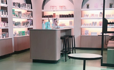 美容院店面前臺接待的禮儀