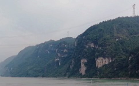 �L�����{�����~(��(y��u)��)
