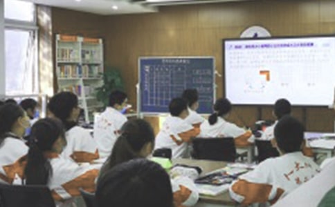 上課愛(ài)說(shuō)話(huà)孩子的期末評(píng)語(yǔ)(精選140句)
