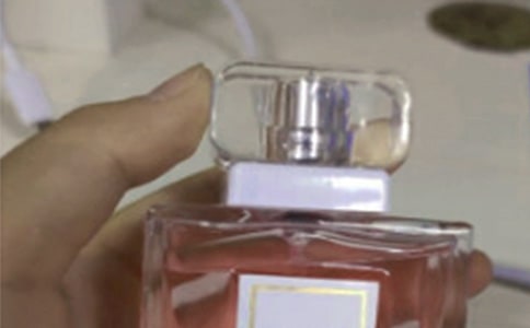 使用香水造句