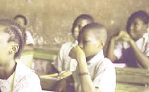 如何給九年級(jí)中學(xué)生寫評(píng)語(yǔ)-初中生評(píng)語(yǔ)