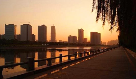 借物抒情美文:那一抹夕陽紅作文